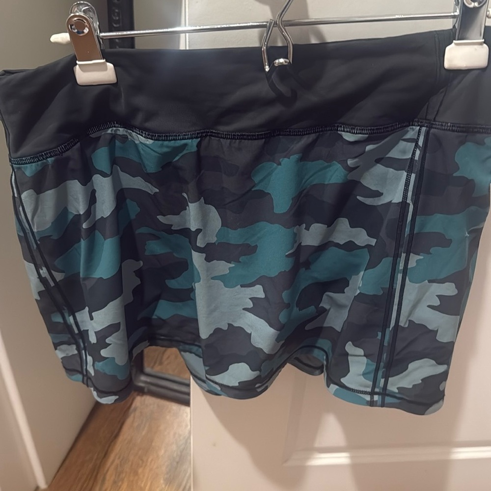 Lululemon green camo skirt, 15 inch length, size 8.